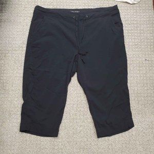 Columbia black capris 18w